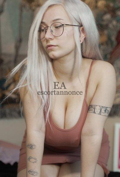 escort girl Rosaline  | Image 4