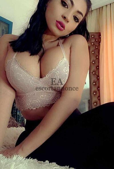 escort girl Rosaline