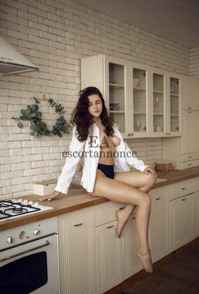 escort girl Teona